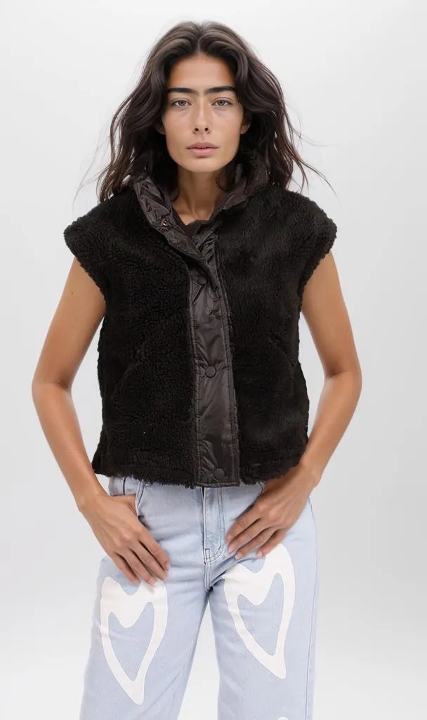 o202288-REVERSIBLE FAUX-FUR VEST - BLACK